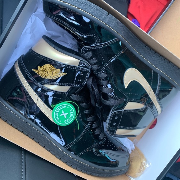 Air Jordan 1 Retro OG - Picture 3 of 9